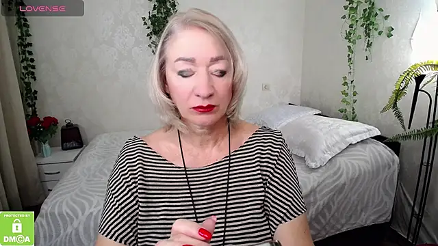 Snapshot of hunters_woman chatting on October 12, 5:01 pm hunters woman online show from October 12, 5:01 pm