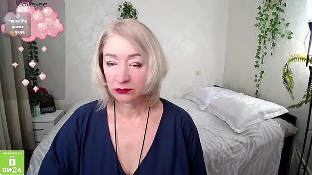 Snapshot of hunters_woman chatting on October 14, 1:23 pm hunters woman online show from October 14, 1:23 pm