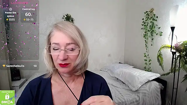 Snapshot of hunters_woman chatting on October 17, 1:57 pm hunters woman online show from October 17, 1:57 pm