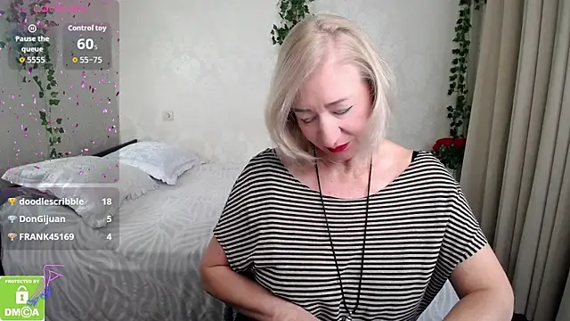 Snapshot of hunters_woman chatting on October 21, 12:50 pm hunters woman online show from October 21, 12:50 pm