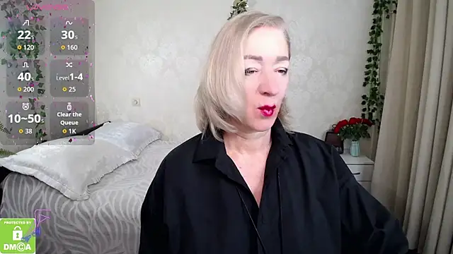 Snapshot of hunters_woman chatting on November 10, 2:05 pm hunters woman online show from November 10, 2:05 pm