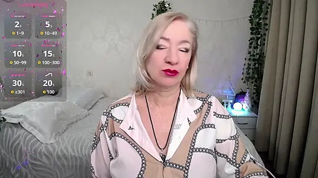 Snapshot of hunters_woman chatting on December 15, 10:47 pm hunters woman online show from December 15, 10:47 pm