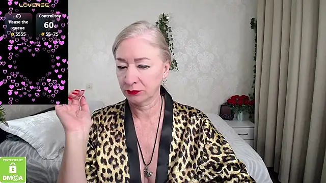 hunters woman online show from February 17, 5:15 am