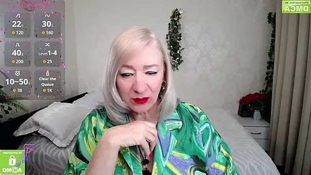 hunters woman online show from April 8, 6:52 pm