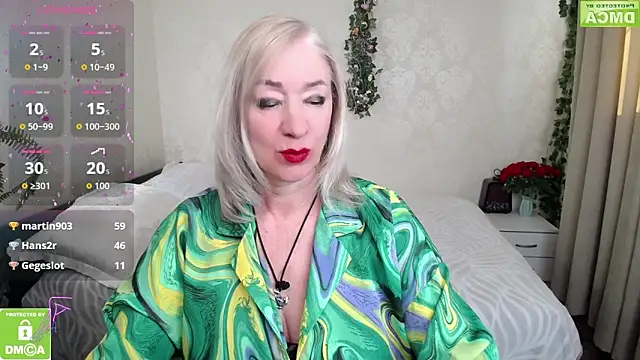 hunters woman online show from April 14, 7:03 am