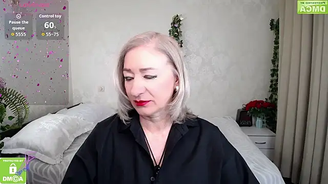 hunters woman online show from April 29, 7:09 pm