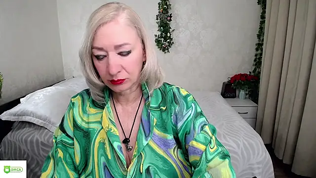 hunters woman online show from May 13, 6:49 pm