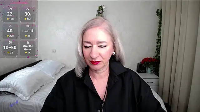 hunters woman online show from May 28, 3:09 pm
