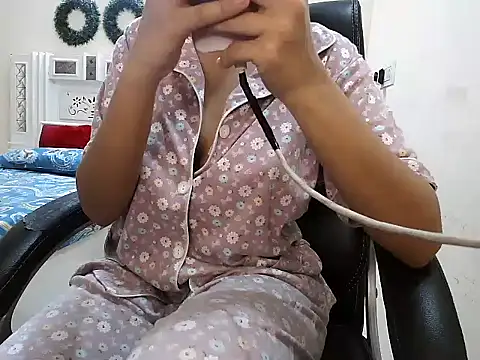 Simranjeet kaur26 online show from May 23, 7:51 pm