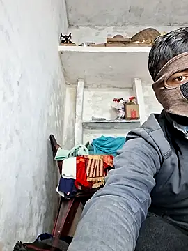 Snapshot of RAYI_Queen_3 chatting on January 5, 11:41 pm RAYI Queen 3 online show from January 5, 11:41 pm