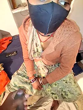 Snapshot of RAYI_Queen_3 chatting on February 9, 3:27 pm RAYI Queen 3 online show from February 9, 3:27 pm