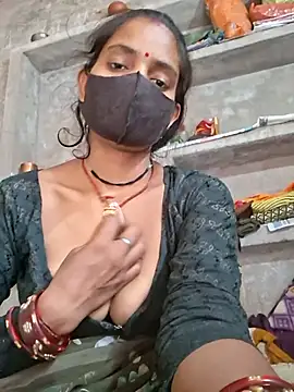 Snapshot of RAYI_Queen_3 chatting on April 9, 5:29 am RAYI Queen 3 online show from April 9, 5:29 am