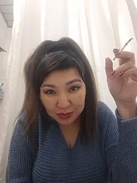 Snapshot of HellaWerlous chatting on January 19, 2:43 pm HellaWerlous online show from January 19, 2:43 pm