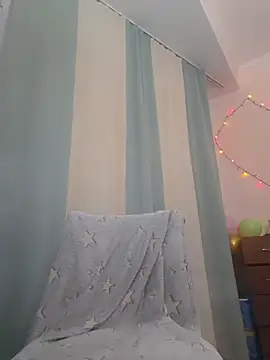 Snapshot of HellaWerlous chatting on February 7, 8:01 pm HellaWerlous online show from February 7, 8:01 pm