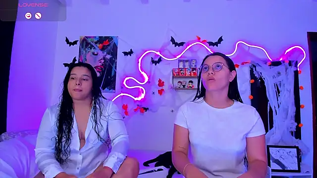 Snapshot of Dilan_and_Mia chatting on October 17, 10:56 pm Dilan and Mia online show from October 17, 10:56 pm