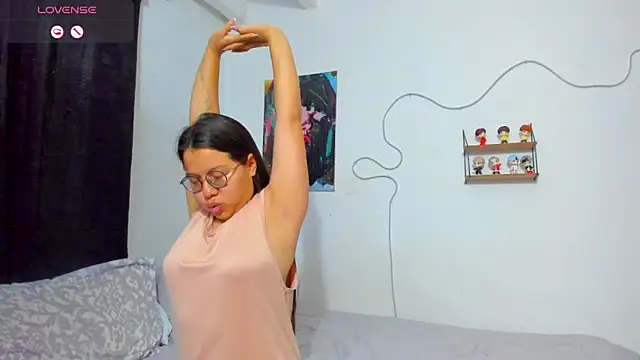 Snapshot of Dilan_and_Mia chatting on December 17, 12:11 pm Dilan and Mia online show from December 17, 12:11 pm