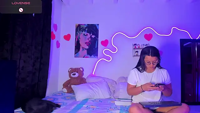 Dilan and Mia online show from April 5, 6:16 pm