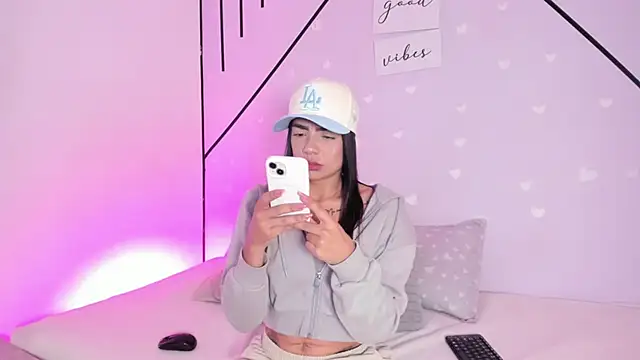 MiahCornell  online show from March 30, 7:26 pm