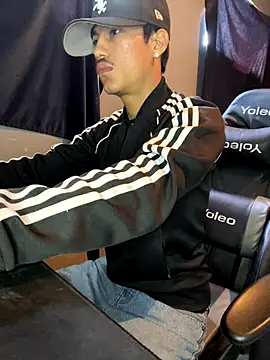 Snapshot of Osmarcito21 chatting on October 16, 5:03 pm Osmarcito21 online show from October 16, 5:03 pm