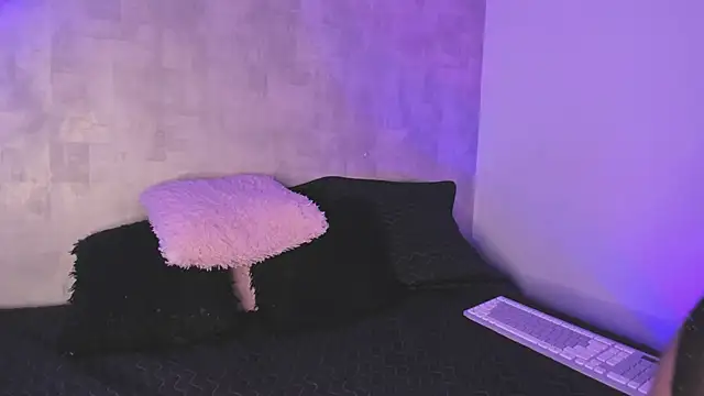 Becky G online show from December 19, 9:00 pm