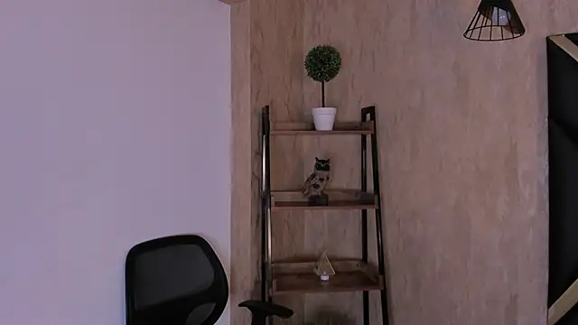 Snapshot of MeganHoffmaan chatting on October 28, 7:38 pm MeganHoffmaan online show from October 28, 7:38 pm