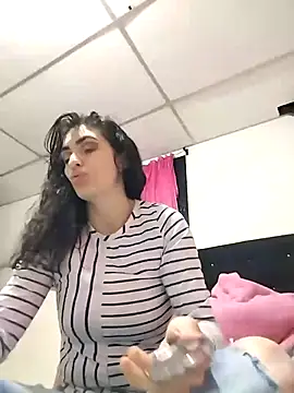 Snapshot of MeganHoffmaan chatting on November 8, 11:03 pm MeganHoffmaan online show from November 8, 11:03 pm