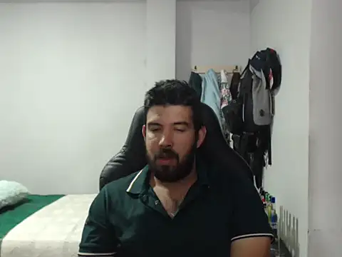 Axel11113 online show from December 19, 2:18 am