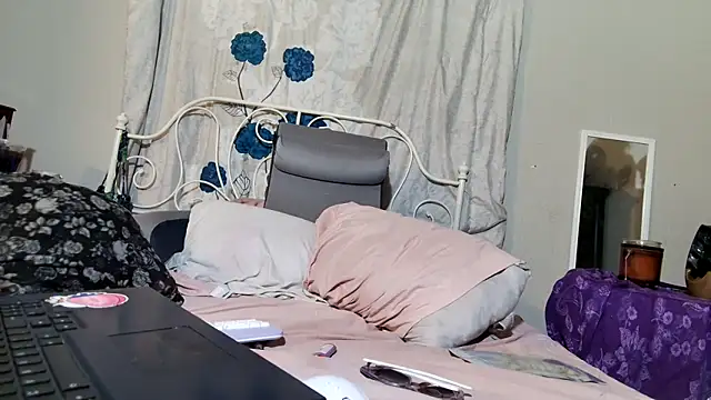 g0lden are0las89 online show from March 18, 10:29 am