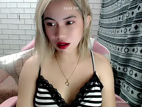 Rainea149 online show from November 8, 2:50 pm