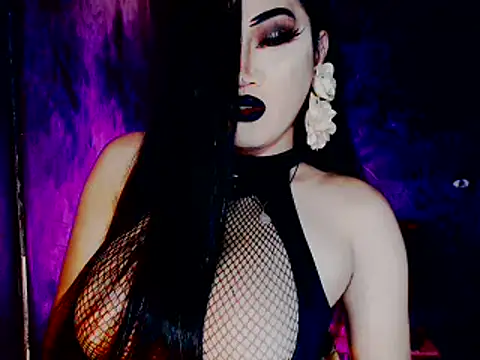 Snapshot of Mistress4fun chatting on October 19, 10:38 am Mistress4fun online show from October 19, 10:38 am