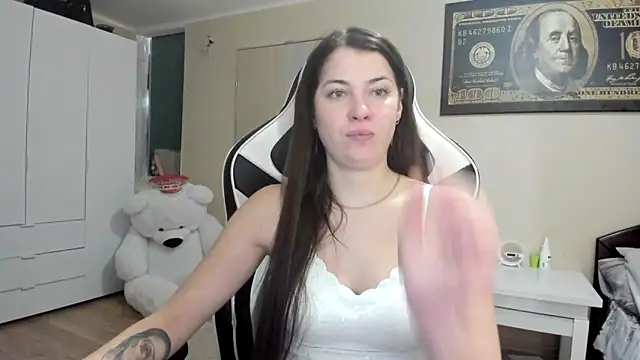 Snapshot of EmiLovsi chatting on October 9, 7:34 pm EmiLovsi online show from October 9, 7:34 pm