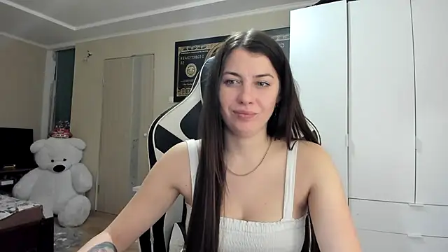 Snapshot of EmiLovsi chatting on October 13, 7:36 pm EmiLovsi online show from October 13, 7:36 pm