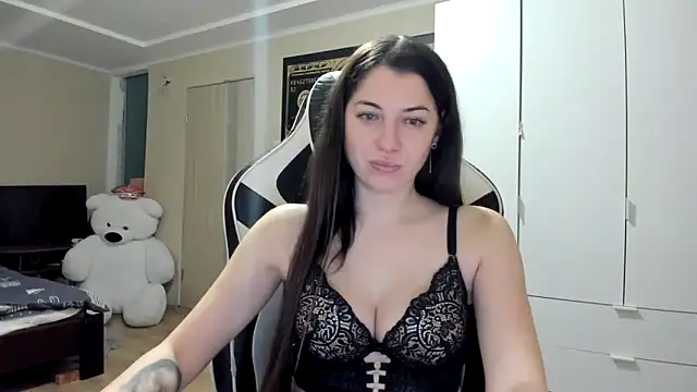 Snapshot of EmiLovsi chatting on November 15, 11:21 pm EmiLovsi online show from November 15, 11:21 pm