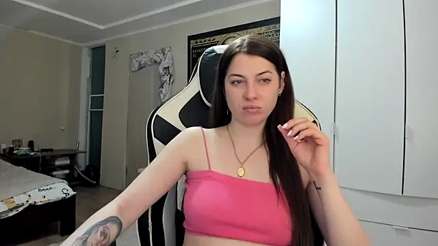 EmiLovsi online show from April 26, 7:44 pm