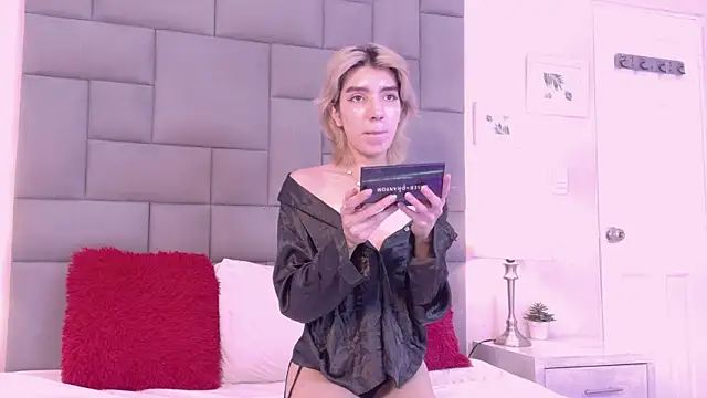 Snapshot of Noah_Bells chatting on December 15, 11:47 am Noah Bells online show from December 15, 11:47 am