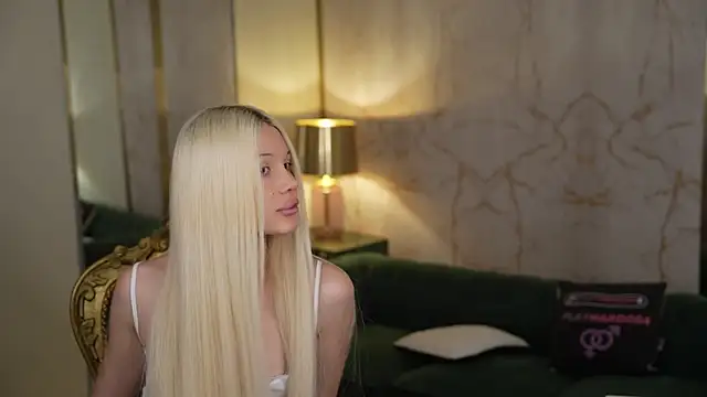 Esmie Smile online show from November 7, 4:07 pm