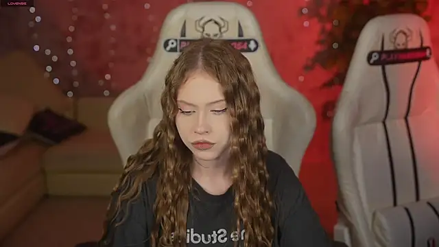 Snapshot of Esmie_Smile chatting on July 27, 10:50 pm Esmie Smile online show from July 27, 10:50 pm