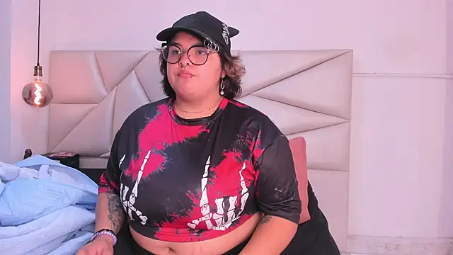 lulukawai16 online show from April 8, 7:03 pm