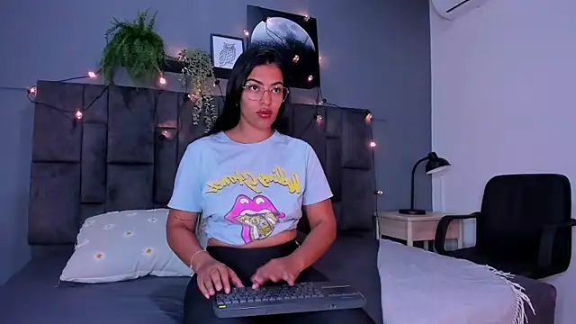 RiriiBrunette   online show from November 4, 7:35 pm