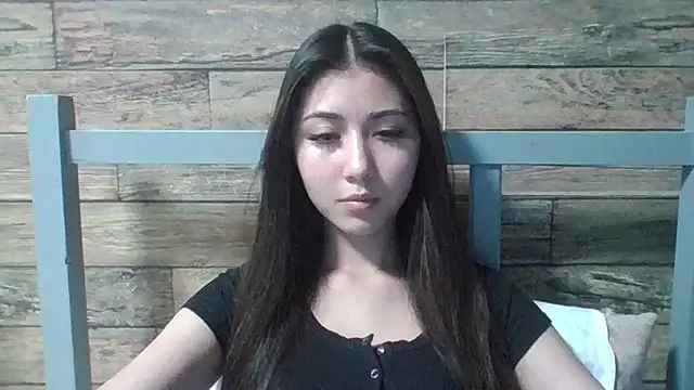 Virginia Hicks online show from October 5, 5:33 pm