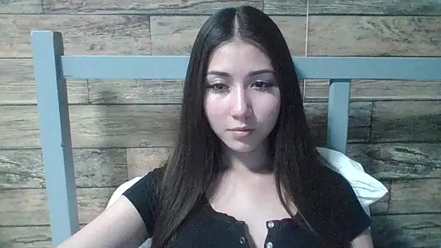 Virginia Hicks online show from October 6, 6:05 pm