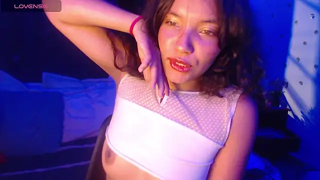 Snapshot of mia_blue01 chatting on November 4, 12:54 am mia blue01 online show from November 4, 12:54 am