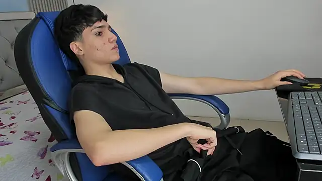 SamBlack  online show from April 20, 9:38 pm