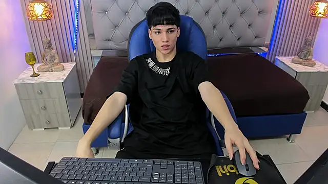 Snapshot of SamBlack_ chatting on April 27, 7:34 pm SamBlack online show from April 27, 7:34 pm