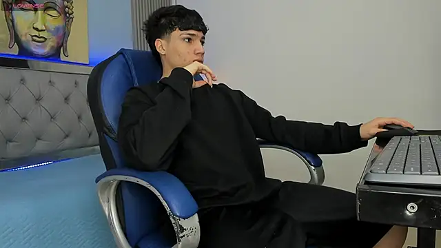 Snapshot of SamBlack_ chatting on May 8, 12:43 pm SamBlack online show from May 8, 12:43 pm