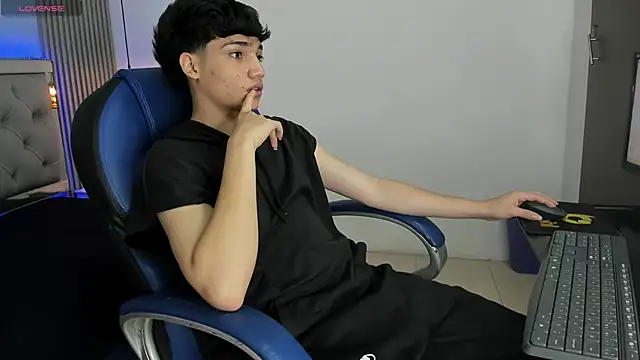 Snapshot of SamBlack_ chatting on May 22, 1:17 pm SamBlack online show from May 22, 1:17 pm