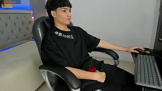Snapshot of SamBlack_ chatting on May 26, 12:45 pm SamBlack online show from May 26, 12:45 pm