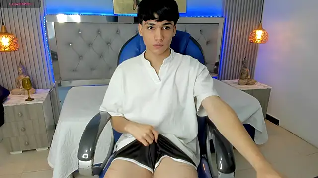 Snapshot of SamBlack_ chatting on June 5, 12:44 pm SamBlack online show from June 5, 12:44 pm