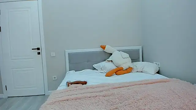 yuna loon online show from October 24, 2:13 pm