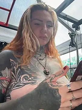 Snapshot of AlexandraWildd chatting on July 31, 11:42 am AlexandraWildd online show from July 31, 11:42 am